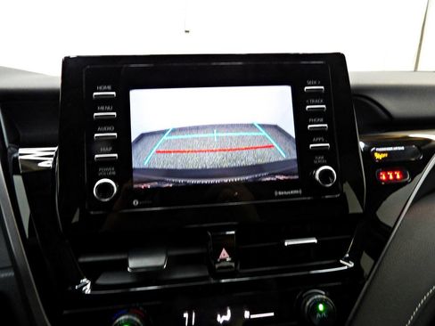 Used 2021 Toyota Camry SE image 16