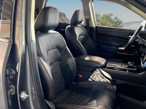 Used 2022 Nissan Pathfinder Platinum w/ Cargo Package FWD image 7