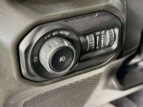 Used 2021 Jeep Wrangler Unlimited Sahara AWD/4WD image 10