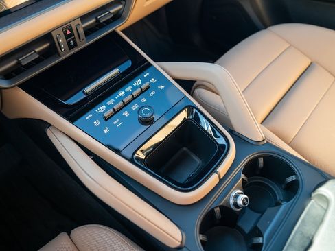 Certified 2026 Porsche Cayenne AWD/4WD image 20