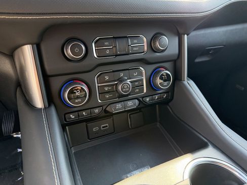 Used 2024 Chevrolet Tahoe Premier w/ Premium Package image 15