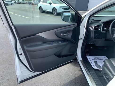 Used 2024 Nissan Murano SV w/ SV Midnight Edition Package FWD image 11