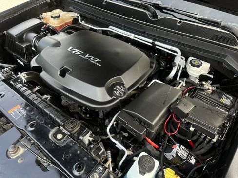 Used 2018 Chevrolet Colorado Z71 AWD/4WD image 37