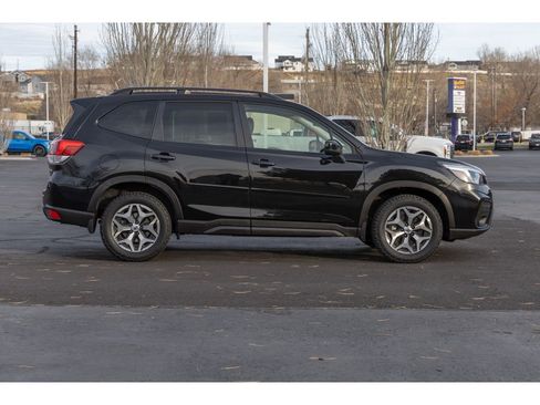 Used 2021 Subaru Forester Premium image 2