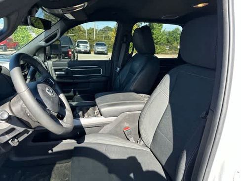Used 2025 RAM 2500 Big Horn AWD/4WD image 3
