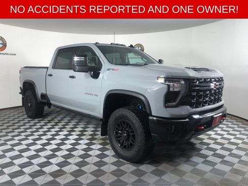 Used 2025 Chevrolet Silverado 2500 ZR2 w/ Technology Package AWD/4WD image 16