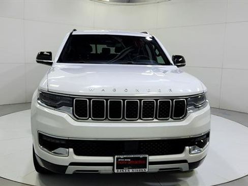 Used 2024 Jeep Wagoneer L Series II RWD image 2