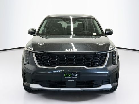 Used 2024 Kia Sorento LX FWD image 2