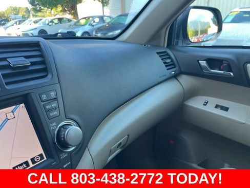 Used 2010 Toyota Highlander Limited AWD/4WD image 30