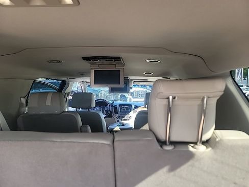 Used 2020 GMC Yukon XL Denali w/ Denali Premium Package image 11