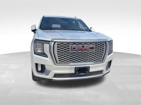 Used 2023 GMC Yukon XL Denali w/ Denali Reserve Package image 5