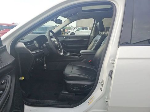 Used 2023 Jeep Grand Cherokee L Limited AWD/4WD image 8