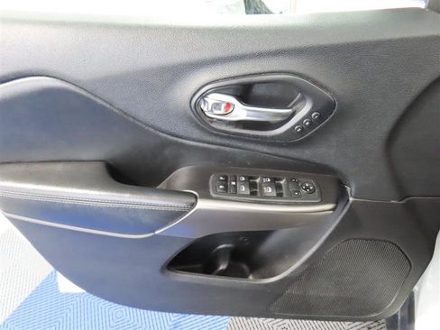 Used 2020 Jeep Cherokee Limited image 15