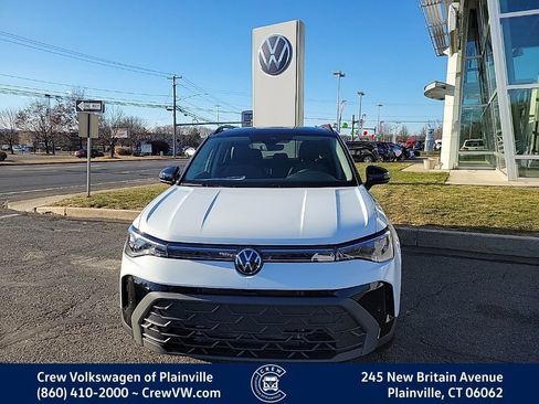 New 2026 Volkswagen Taos SE image 2