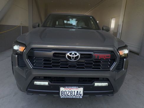 Used 2024 Toyota Tacoma TRD Sport image 3