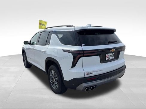 Used 2025 Chevrolet Traverse LT AWD/4WD image 6