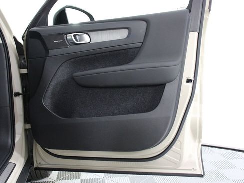 Certified 2026 Volvo XC40 B5 Ultra w/ Climate Package image 21