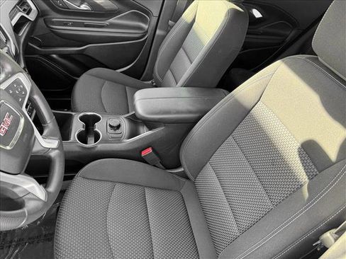 Used 2024 GMC Terrain SLE image 10