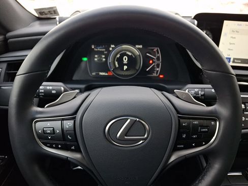 Certified 2025 Lexus ES 300h w/ Premium Package image 20