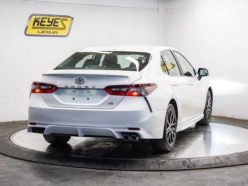 Used 2024 Toyota Camry SE FWD image 4