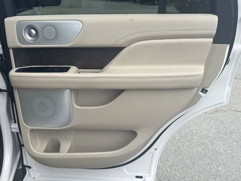 Used 2019 Lincoln Navigator Reserve AWD/4WD image 41