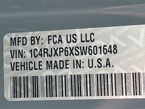 Used 2025 Jeep Wrangler Unlimited Sahara AWD/4WD image 32