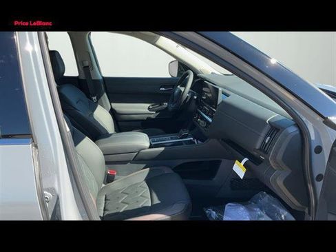 New 2026 Nissan Pathfinder Platinum w/ Cargo Package FWD image 17