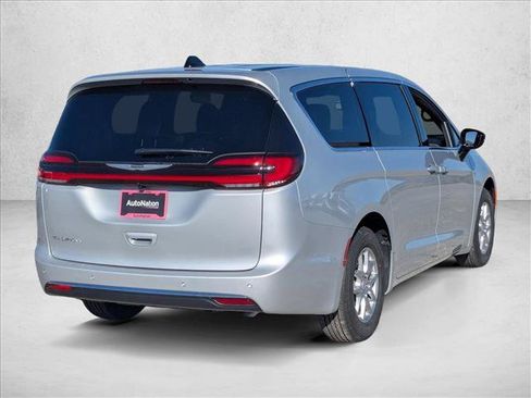 New 2026 Chrysler Pacifica Select FWD image 2