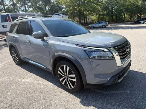 Used 2024 Nissan Pathfinder Platinum FWD image 7