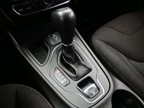 Used 2019 Jeep Cherokee Latitude w/ Cold Weather Group image 20