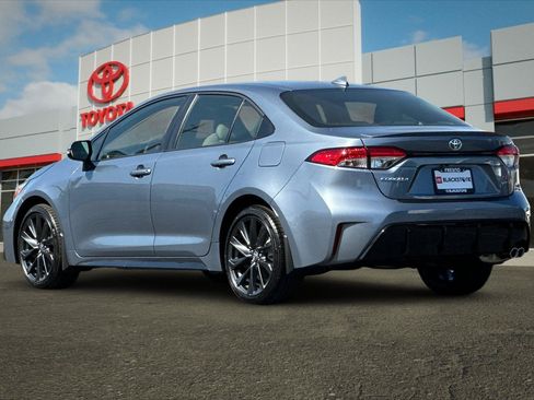 Certified 2026 Toyota Corolla SE w/ SE Premium Package FWD image 5