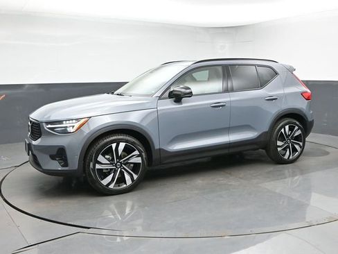 Used 2023 Volvo XC40 B5 Ultimate w/ Climate Package AWD/4WD image 4