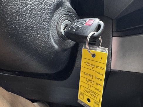 Used 2017 Toyota Tacoma SR5 image 2