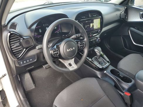 Used 2024 Kia Soul S FWD image 8