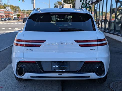 Used 2022 Genesis GV70 2.5T w/ Advanced Package image 7