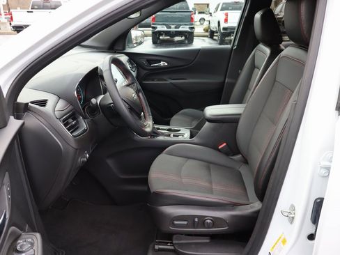 Used 2023 Chevrolet Equinox RS image 3