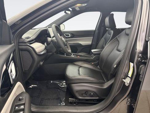 Used 2024 Jeep Compass Limited image 10