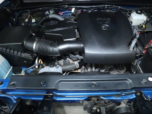 Used 2017 Toyota Tacoma TRD Off-Road w/ Premium & Technology Package image 37