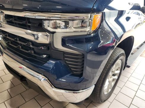 Used 2023 Chevrolet Silverado 1500 LT AWD/4WD image 7
