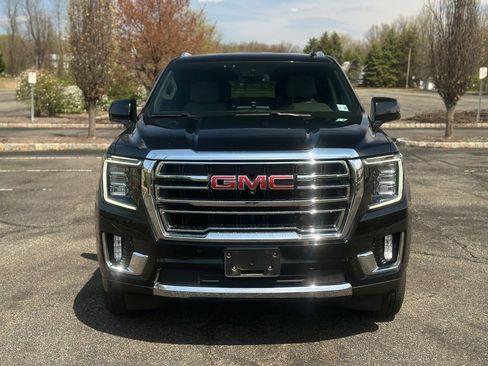 Used 2023 GMC Yukon XL SLT w/ SLT Luxury Package image 3