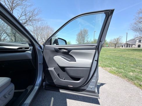 Used 2022 Toyota Highlander XLE image 29