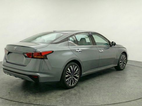Used 2025 Nissan Altima 2.5 SV image 9