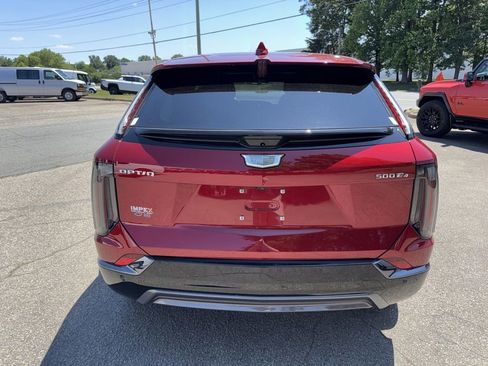 Used 2025 Cadillac Optiq Sport 2 w/ LPO, Floor Liner Package AWD/4WD image 4