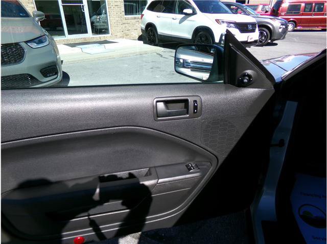 Used 2005 Ford Mustang Premium RWD image 9