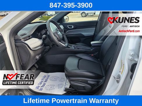 Used 2025 Jeep Compass Latitude image 15