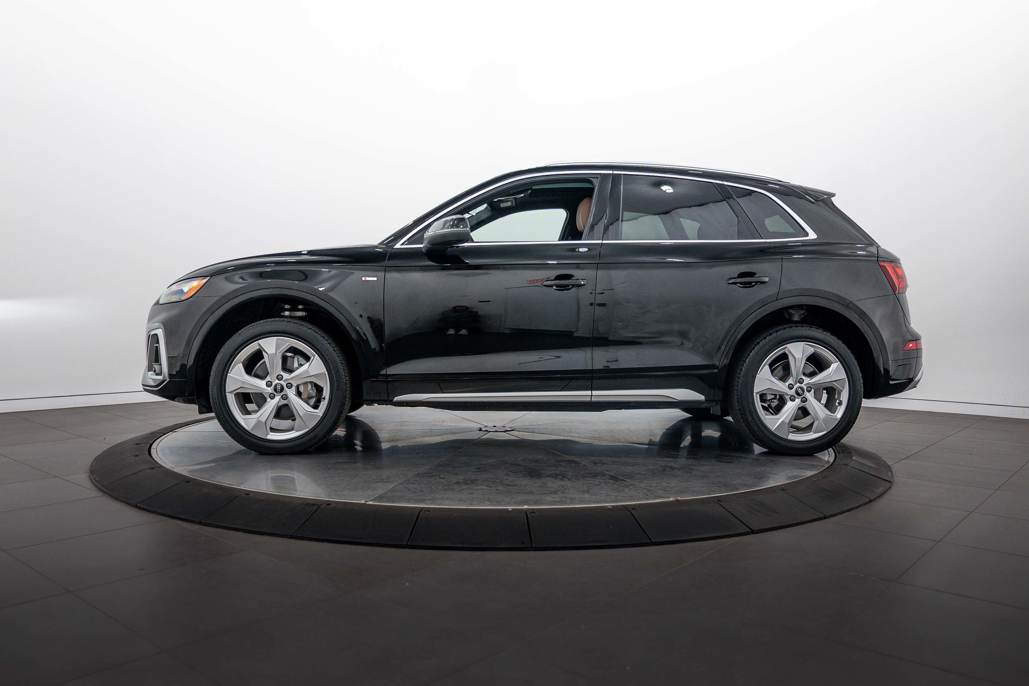 Certified 2023 Audi Q5 2.0T Premium Plus w/ Premium Plus Package AWD/4WD image 6