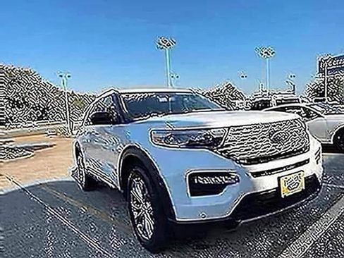 Used 2023 Ford Explorer Limited AWD/4WD image 4