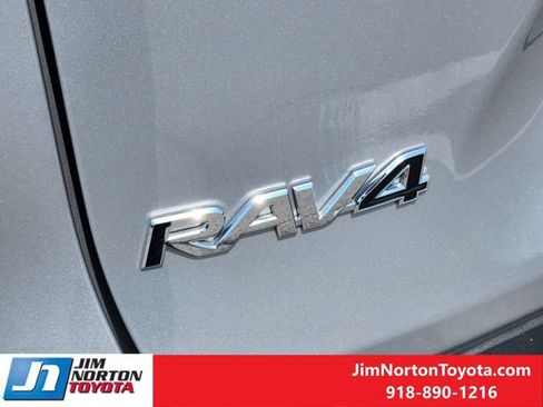 Used 2025 Toyota RAV4 XLE AWD/4WD image 11