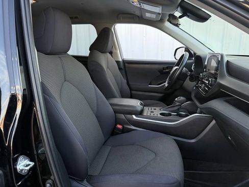 Used 2023 Toyota Highlander LE image 29