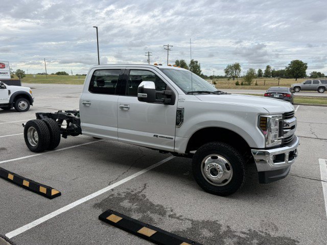 Used 2019 Ford F350 XLT w/ XLT Premium Package AWD/4WD image 3